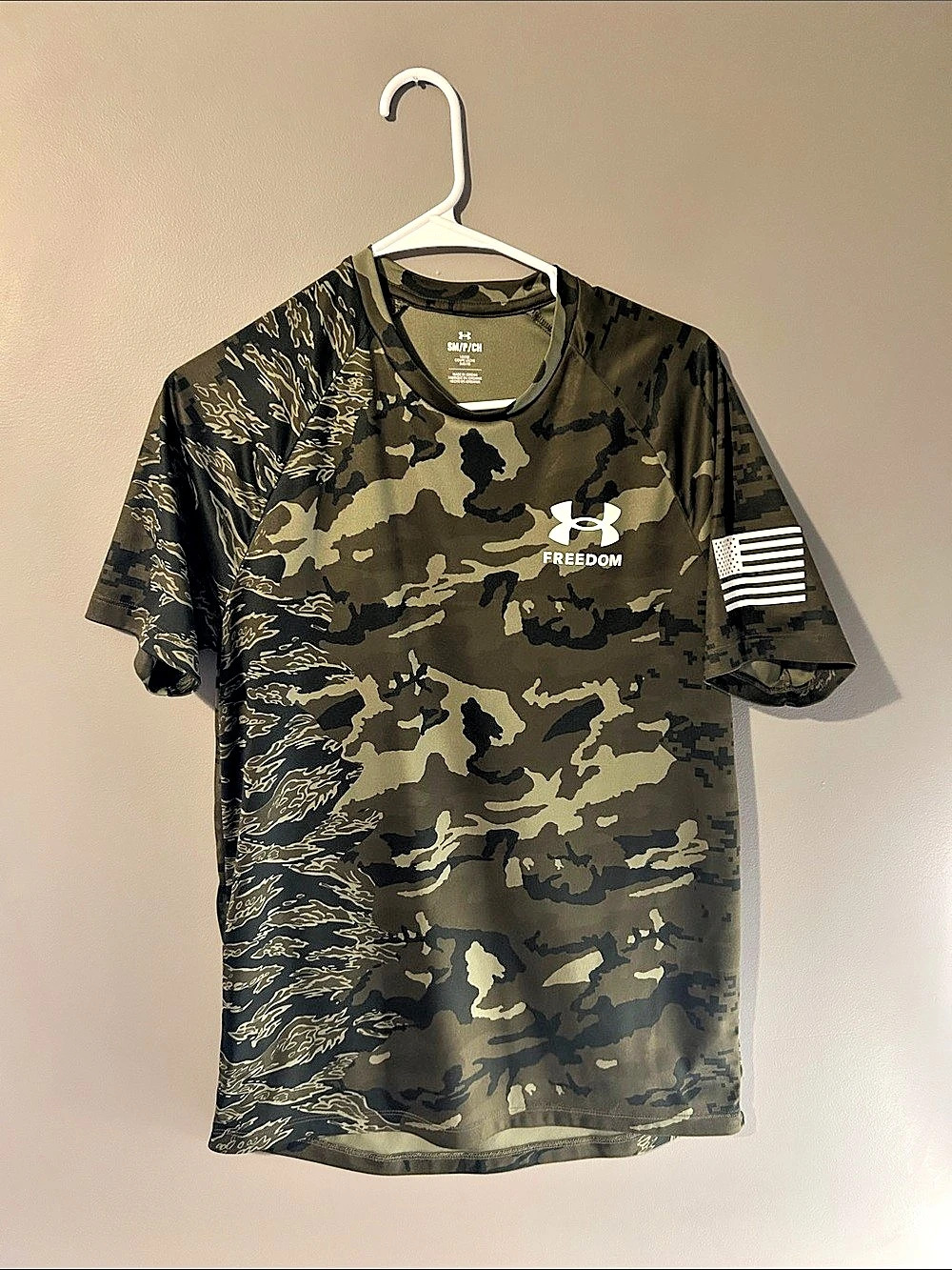 Under Armour Men's Small UA Freedom Flag Camo Short Sleeve T-Shirt Flag Camo Sho